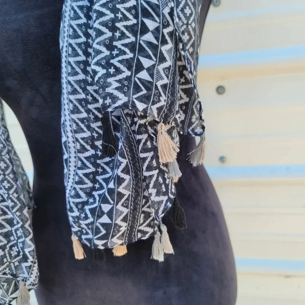 NWOT Marcus Adler Geo Primt Beige Black Scarf Shawl Wrap Tassle Edges 72